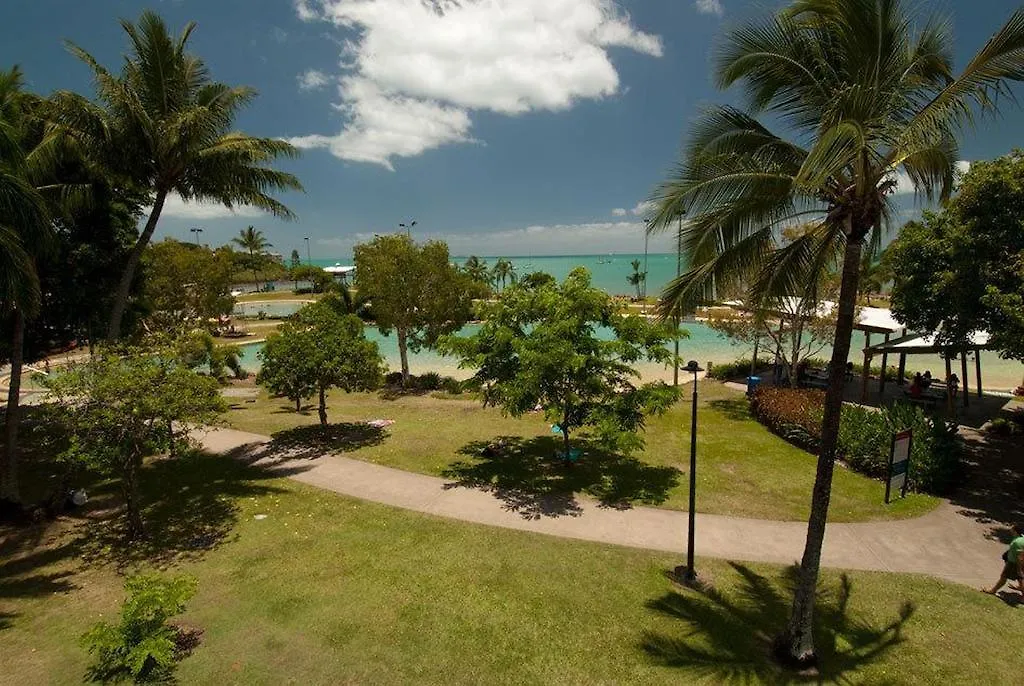 ***  Whitsunday On The Beach Motel Airlie Beach Australia