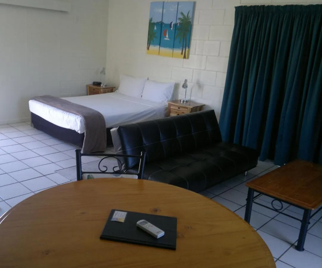 Whitsunday On The Beach Airlie Beach Motel