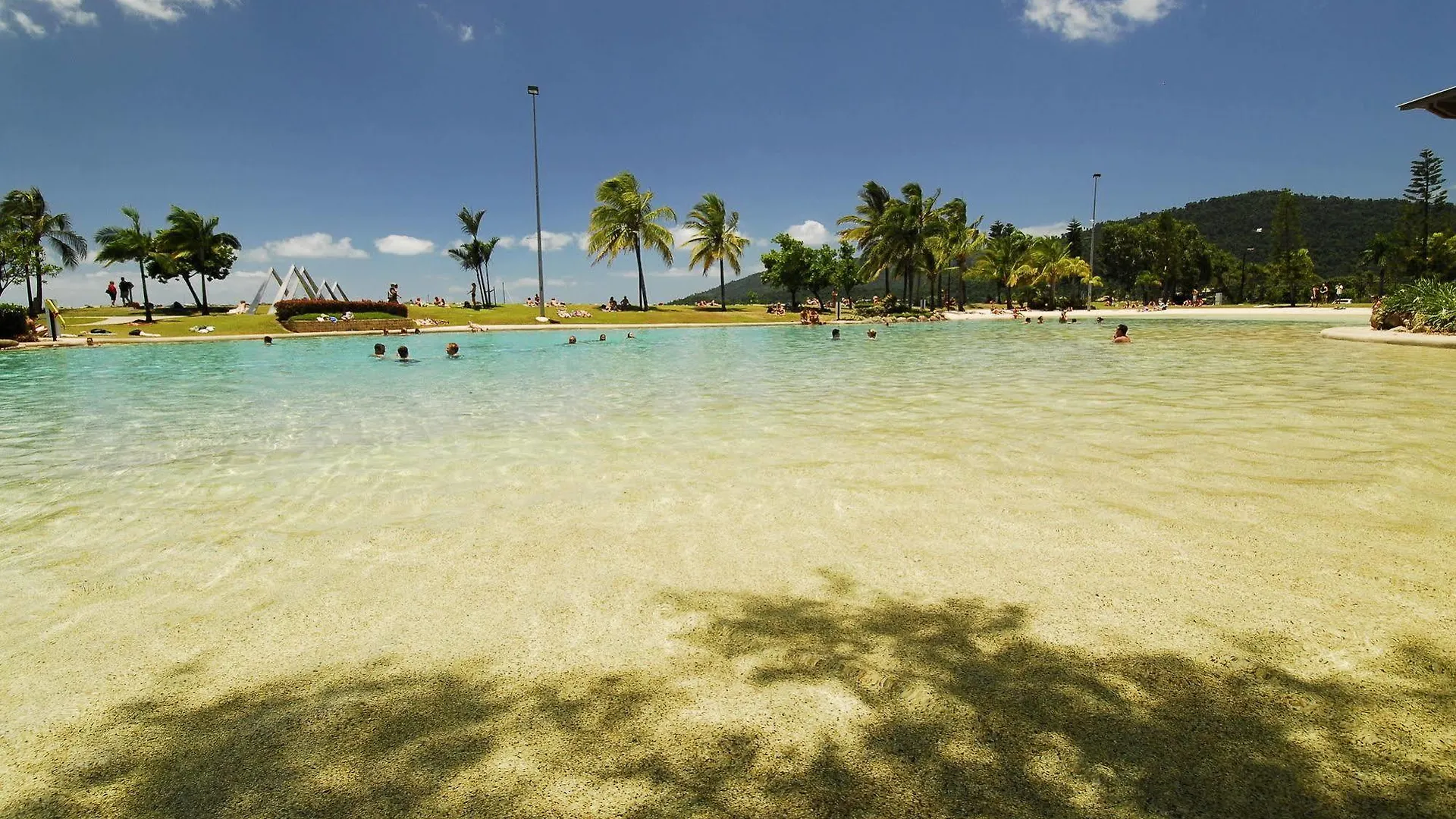 *** Motel Whitsunday On The Beach Airlie Beach Australia