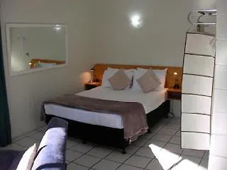 Whitsunday On The Beach Airlie Beach Motel